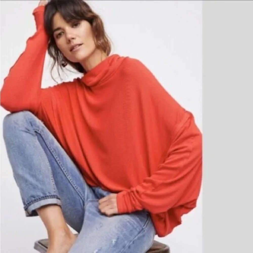 Free people light sweater type top long sleeve oversized @mazzeimagic's